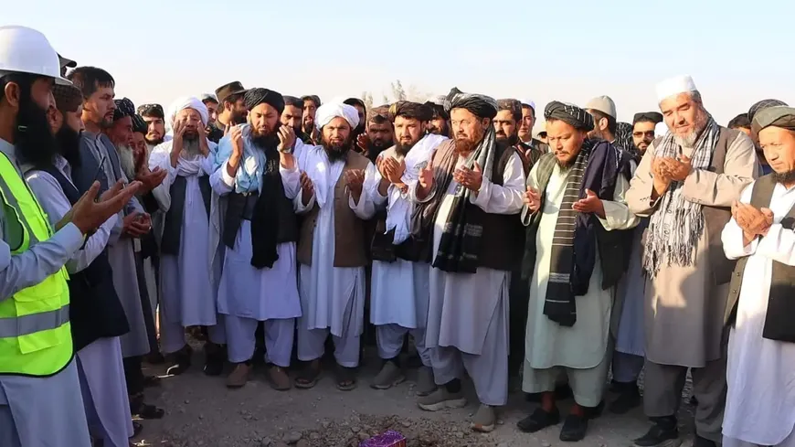 تصویر همان گزارش: وزارت فواید عامه دو پروژه ترمیماتی را به ارزش ۲۹.۴ میلیون افغانی در بلخ آغاز کرد