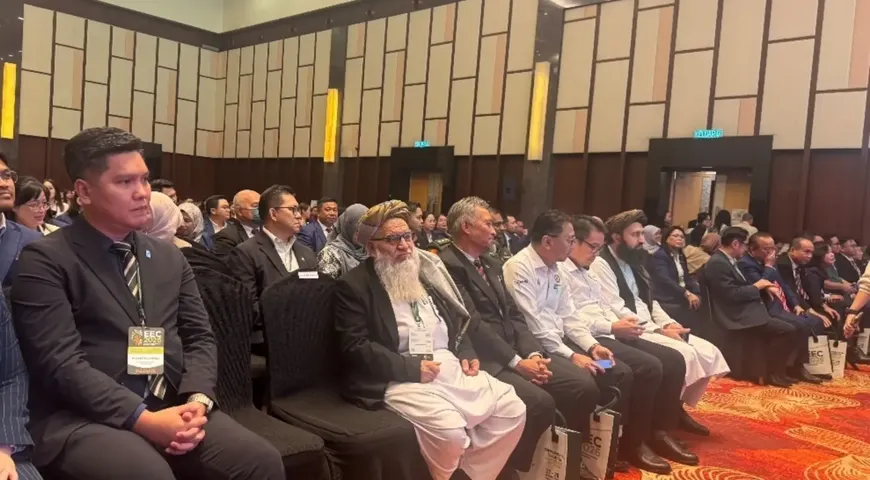 تصویر همان گزارش: آموزش و آگاهی دهی برای حفاظت از محیط زیست در کنفرانس مالیزیا بررسی شد