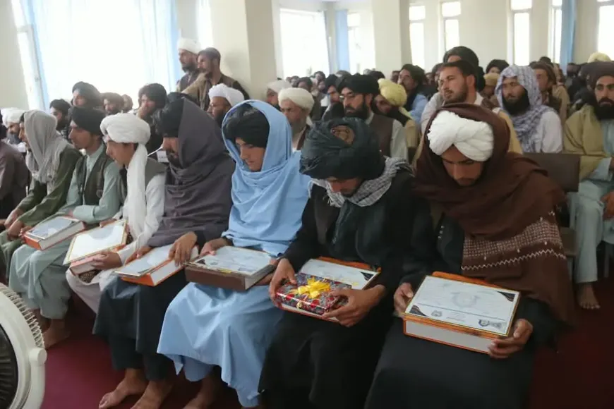 تصویر همان گزارش: تقدیر از ۱۰ طلبه برتر مسابقات علمی صرف و نحو در لوگر