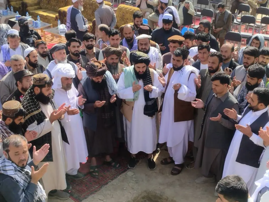 تصویر همان گزارش: کار ساخت دو مارکیت تجارتی در بغلان آغاز شد